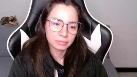 Snapshot of wolfs_daughter chatting on 04-30-26, 02:40 Alex online show from 04-30-26, 02:40