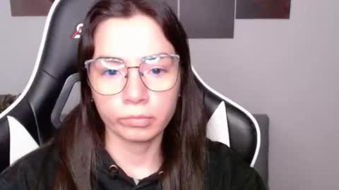 Snapshot of wolfs_daughter chatting on 05-04-26, 12:50 Alex online show from 05-04-26, 12:50