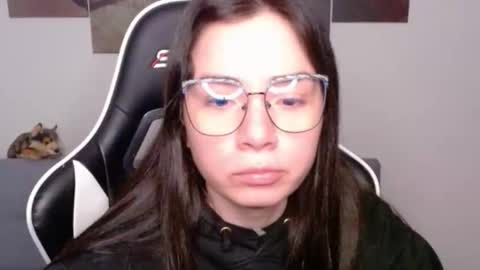 Snapshot of wolfs_daughter chatting on 05-05-26, 02:52 Alex online show from 05-05-26, 02:52