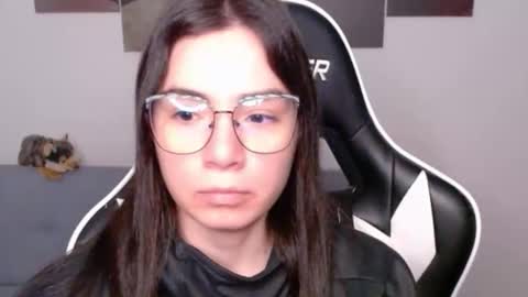 Snapshot of wolfs_daughter chatting on 05-07-26, 02:17 Alex online show from 05-07-26, 02:17