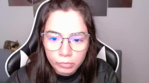 Snapshot of wolfs_daughter chatting on 05-09-26, 02:50 Alex online show from 05-09-26, 02:50