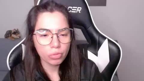 Snapshot of wolfs_daughter chatting on 06-04-26, 02:39 Alex online show from 06-04-26, 02:39
