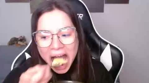 Snapshot of wolfs_daughter chatting on 06-05-26, 02:18 Alex online show from 06-05-26, 02:18