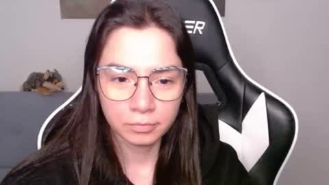 Snapshot of wolfs_daughter chatting on 06-07-26, 03:32 Alex online show from 06-07-26, 03:32