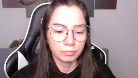 Snapshot of wolfs_daughter chatting on 06-08-26, 01:39 Alex online show from 06-08-26, 01:39