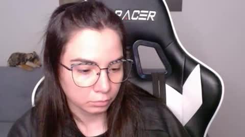Snapshot of wolfs_daughter chatting on 06-11-26, 02:53 Alex online show from 06-11-26, 02:53