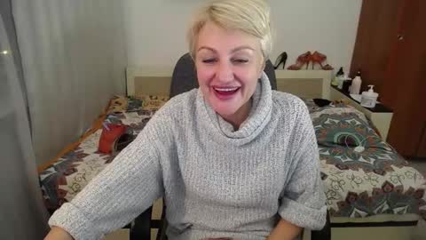 Snapshot of women_pleasures chatting on 02-06-25, 08:23 women_pleasures online show from 02-06-25, 08:23