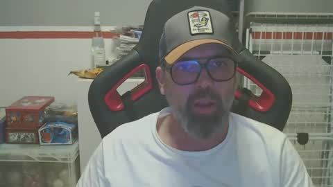 Snapshot of womenizzeer chatting on 01-28-25, 05:03 Adam online show from 01-28-25, 05:03