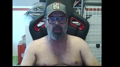 Snapshot of womenizzeer chatting on 10-01-25, 03:29 Adam online show from 10-01-25, 03:29