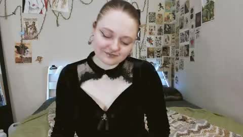 Snapshot of wonderconnie chatting on 05-28-26, 01:30 wonderconnie online show from 05-28-26, 01:30