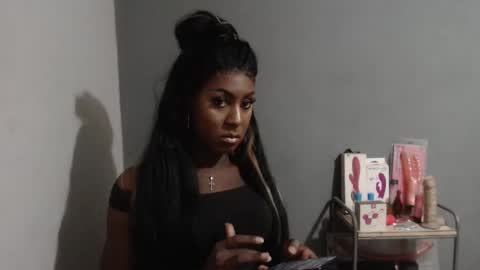 Snapshot of wonderfullight chatting on 05-12-26, 03:03 SHENIEL RODRIGUEZ online show from 05-12-26, 03:03