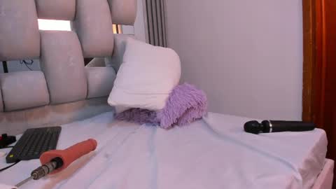 wonderkloe_ online show from 04-27-26, 08:07