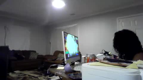 Snapshot of woodpipe69 chatting on 12-16-24, 01:31 Woodpipe69 online show from 12-16-24, 01:31