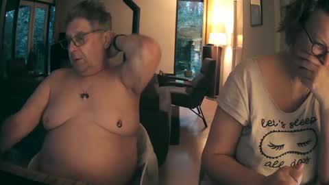 Snapshot of woodwurm chatting on 02-15-25, 06:44 woodwurm and Snoeske online show from 02-15-25, 06:44