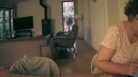 Snapshot of woodwurm chatting on 12-01-25, 07:13 woodwurm and Snoeske online show from 12-01-25, 07:13