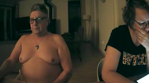 Snapshot of woodwurm chatting on 12-14-25, 06:30 woodwurm and Snoeske online show from 12-14-25, 06:30