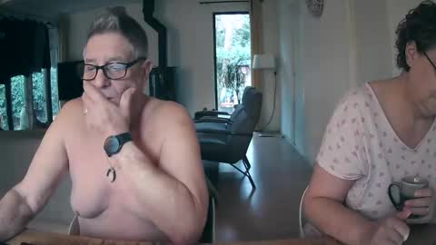 woodwurm and Snoeske online show from 12-22-25, 08:00