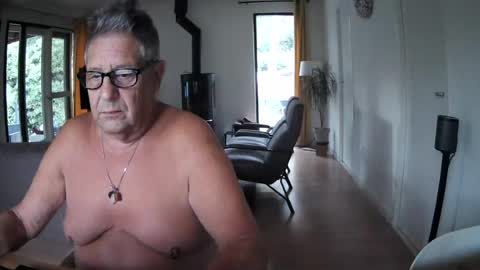 Snapshot of woodwurm chatting on 07-01-26, 04:14 woodwurm and Snoeske online show from 07-01-26, 04:14