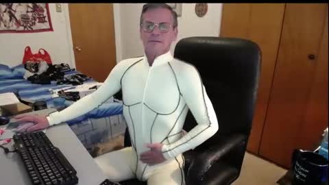 Snapshot of worldlarge chatting on 01-18-26, 12:31 Large one online show from 01-18-26, 12:31