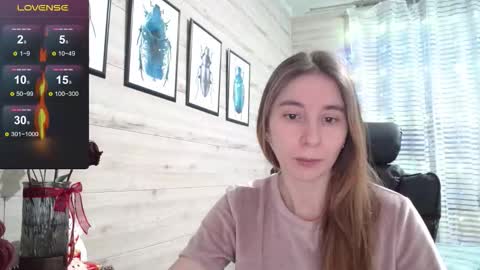 Snapshot of wow_porno_ chatting on 12-14-25, 02:00 Anna online show from 12-14-25, 02:00