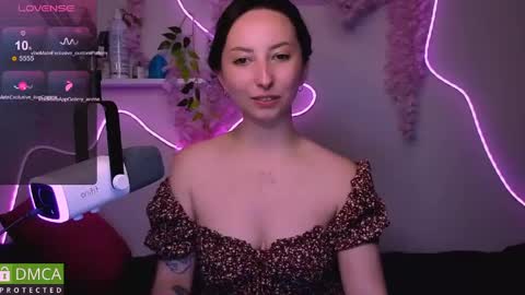 Snapshot of wow_sue chatting on 06-08-26, 01:28 Sue online show from 06-08-26, 01:28