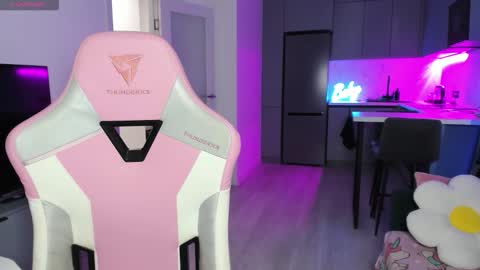 Emi online show from 11-24-25, 06:07