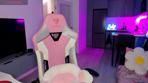 Emi online show from 02-13-26, 04:08