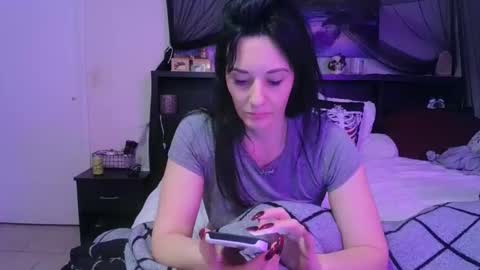 Snapshot of wrenleigh chatting on 05-08-26, 08:19 Crystal Lake online show from 05-08-26, 08:19