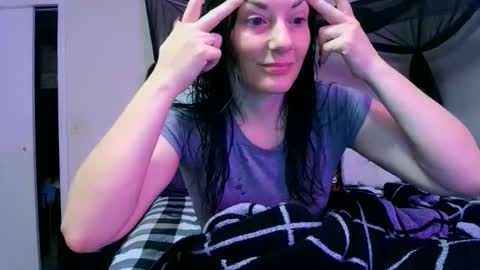 Snapshot of wrenleigh chatting on 06-07-26, 11:19 Crystal Lake online show from 06-07-26, 11:19