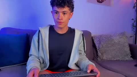 Snapshot of wyatt_444 chatting on 01-04-25, 03:28 wyatt online show from 01-04-25, 03:28