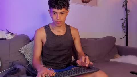 Snapshot of wyatt_444 chatting on 01-05-25, 05:20 wyatt online show from 01-05-25, 05:20