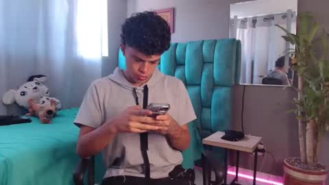 Snapshot of wyatt_444 chatting on 01-23-25, 04:48 wyatt online show from 01-23-25, 04:48