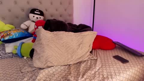 Snapshot of wyatt_444 chatting on 10-28-25, 01:31 wyatt online show from 10-28-25, 01:31