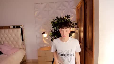 Snapshot of wyatt_rose chatting on 11-06-25, 07:59 wyatt online show from 11-06-25, 07:59