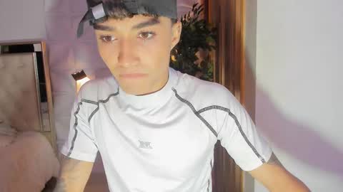 Snapshot of wyatt_rose chatting on 11-27-25, 03:41 wyatt online show from 11-27-25, 03:41