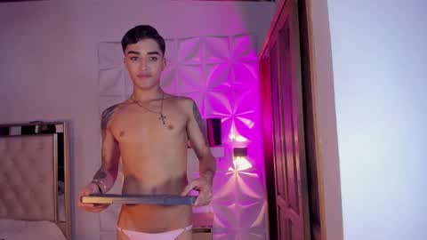 Snapshot of wyatt_rose chatting on 12-15-25, 02:27 wyatt online show from 12-15-25, 02:27