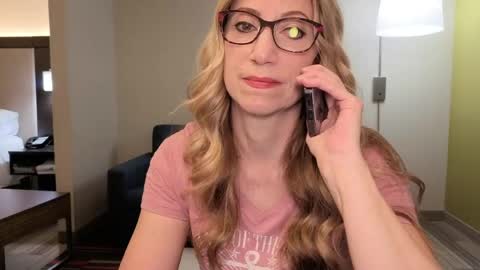 Snapshot of wynfreya chatting on 05-20-26, 12:11 Wyn online show from 05-20-26, 12:11