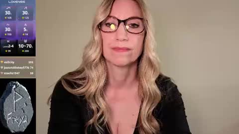 Snapshot of wynfreya chatting on 07-11-26, 11:06 Wyn online show from 07-11-26, 11:06