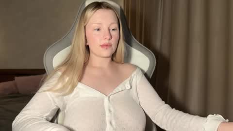 Snapshot of x__ivy_x chatting on 10-30-25, 05:46 eva online show from 10-30-25, 05:46