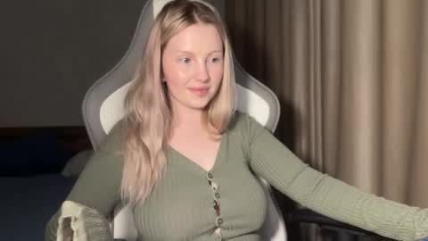 Snapshot of x__ivy_x chatting on 11-10-25, 03:22 eva online show from 11-10-25, 03:22