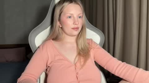 Snapshot of x__ivy_x chatting on 11-24-25, 04:40 eva online show from 11-24-25, 04:40