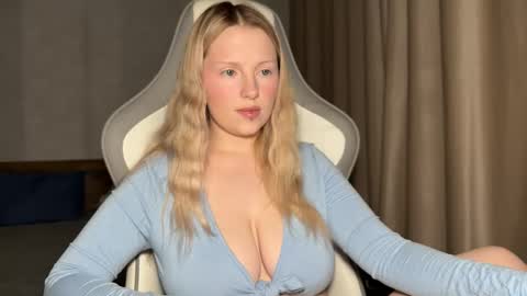 Snapshot of x__ivy_x chatting on 12-01-25, 02:33 eva online show from 12-01-25, 02:33