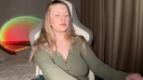 Snapshot of x__ivy_x chatting on 12-15-25, 05:28 eva online show from 12-15-25, 05:28