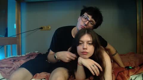 Snapshot of x_files_t chatting on 10-09-25, 11:25 Philipp and Este online show from 10-09-25, 11:25