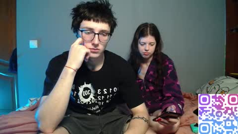 Philipp and Este online show from 11-19-25, 02:06