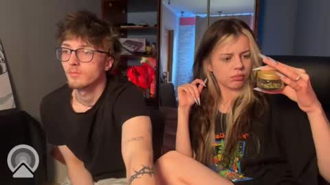 Philipp and Este online show from 04-27-26, 04:10