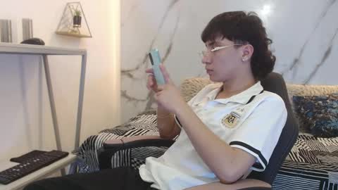 xandergrey8 online show from 04-13-26, 07:41