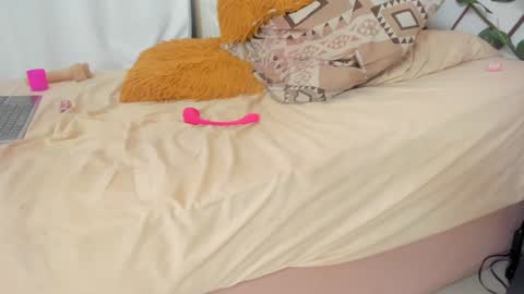       S A R A      100K followers online show from 12-25-24, 05:47