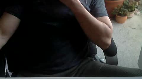 Snapshot of xchie chatting on 12-29-24, 03:13 kolaan online show from 12-29-24, 03:13