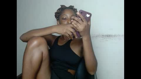 Snapshot of xcreamypussy chatting on 12-25-24, 09:43 xcreamypussy online show from 12-25-24, 09:43